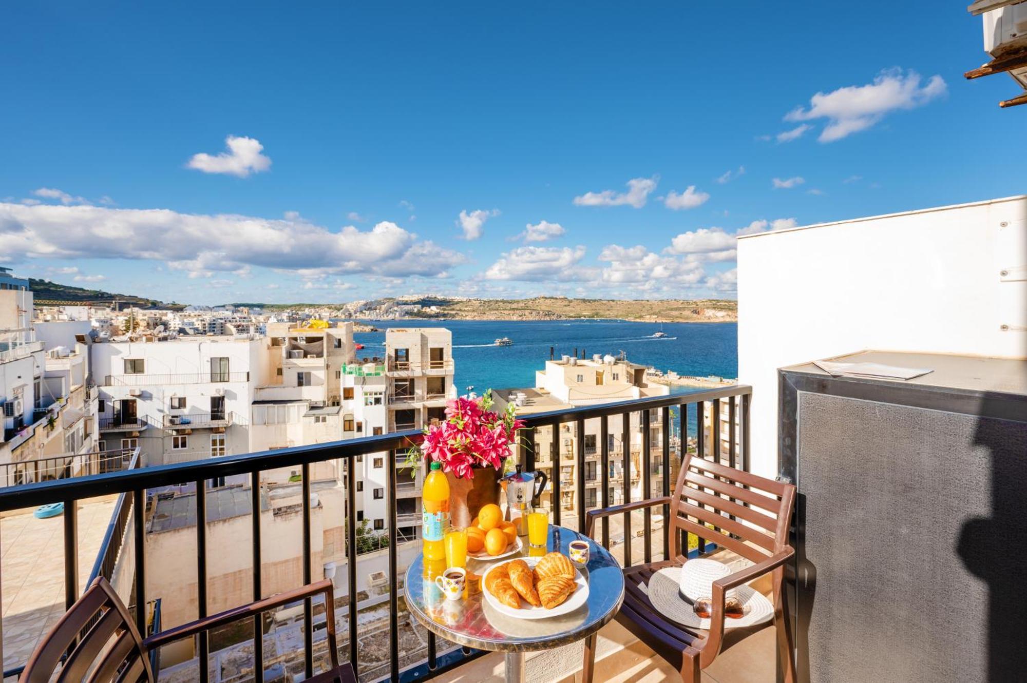 Seashells Sea View Penthouse With Private Hot Tub & Large Sunny Terrace With Stunning Views - By Getwaysmalta Apartment St. Paul's Bay