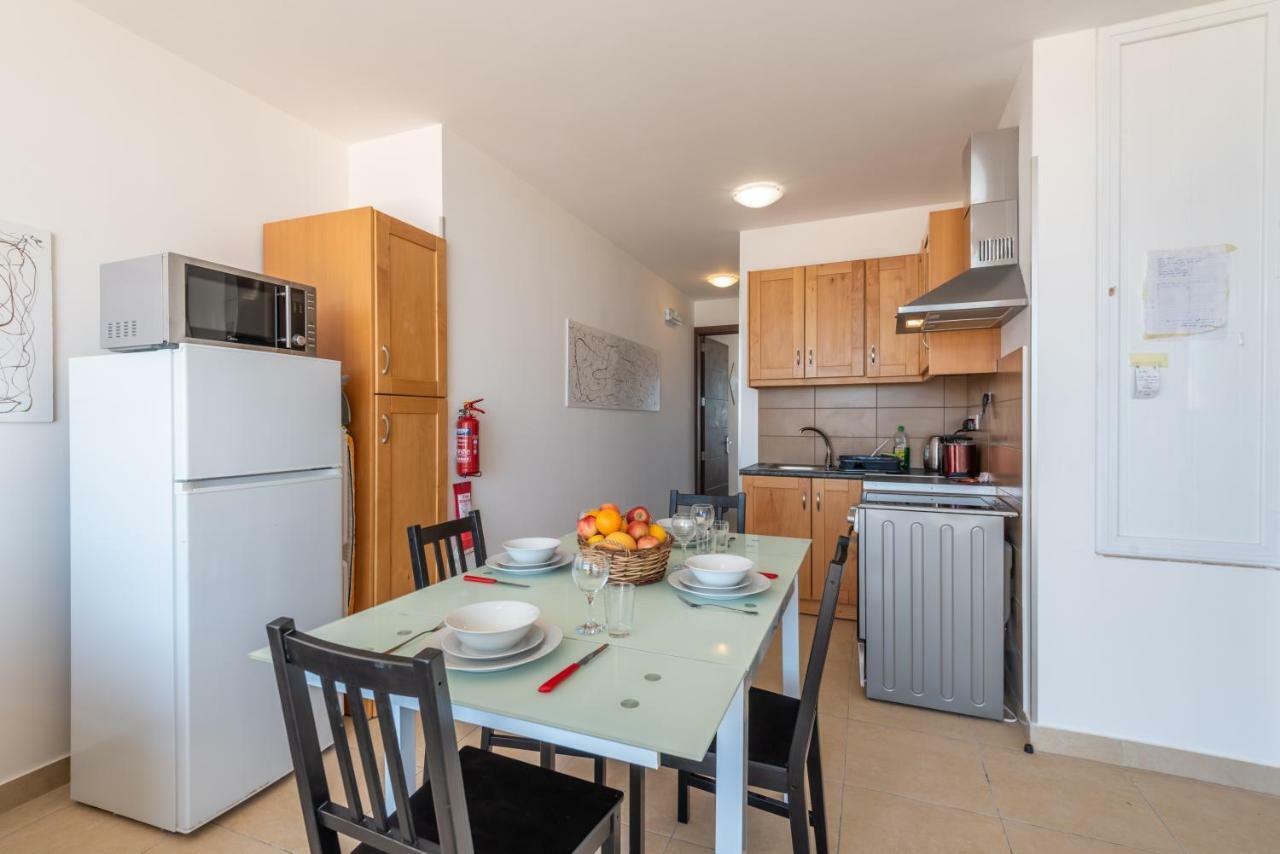 Seashells Sea View Penthouse With Private Hot Tub & Large Sunny Terrace With Stunning Views - By Getwaysmalta Apartment St. Paul's Bay