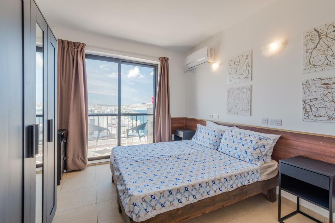 Seashells Sea View Penthouse With Private Hot Tub & Large Sunny Terrace With Stunning Views - By Getwaysmalta Apartamento